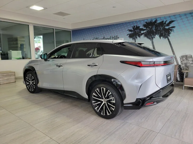 Certified Used 2023 IRIDIUM LEXUS RZ 450E LUXURY AWD image 4