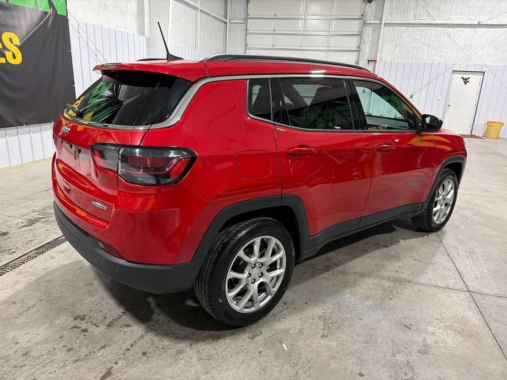 Certified Used 2024 Red Hot Pearlcoat Jeep Latitude Lux image 7