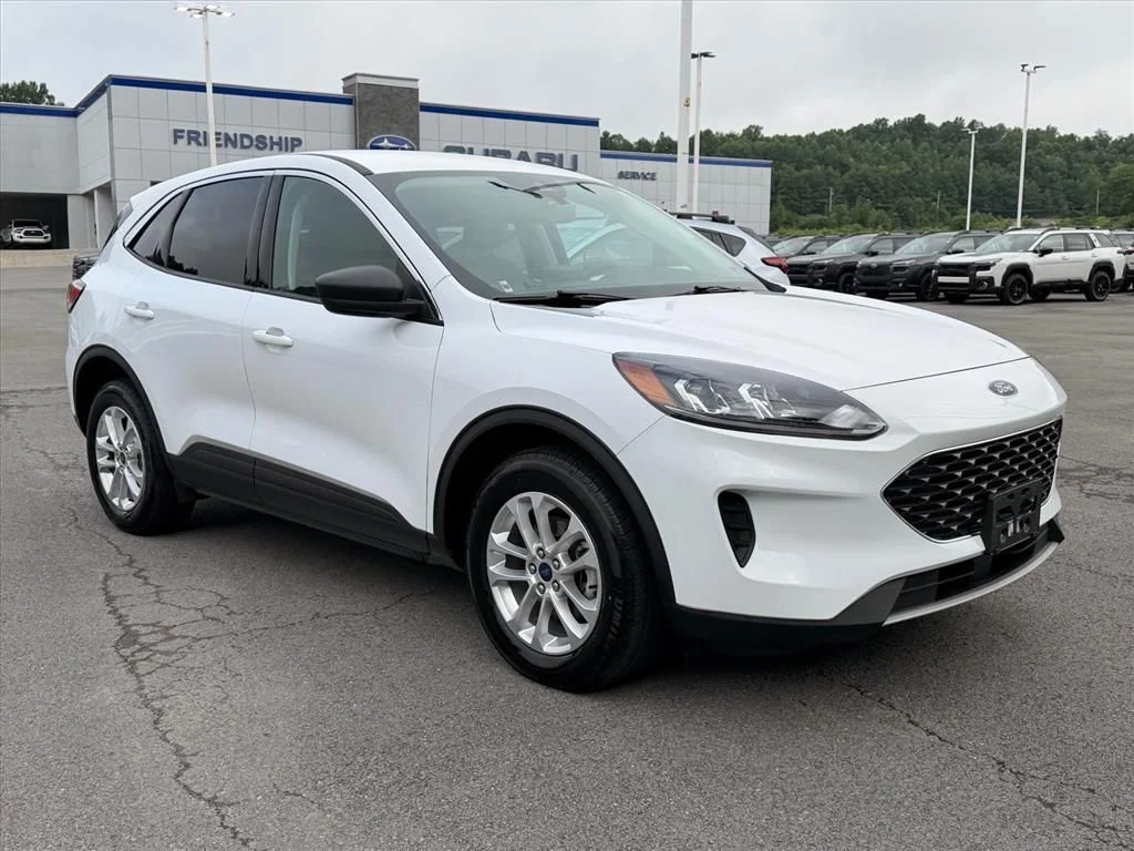 Used 2022 White Ford SE image 16
