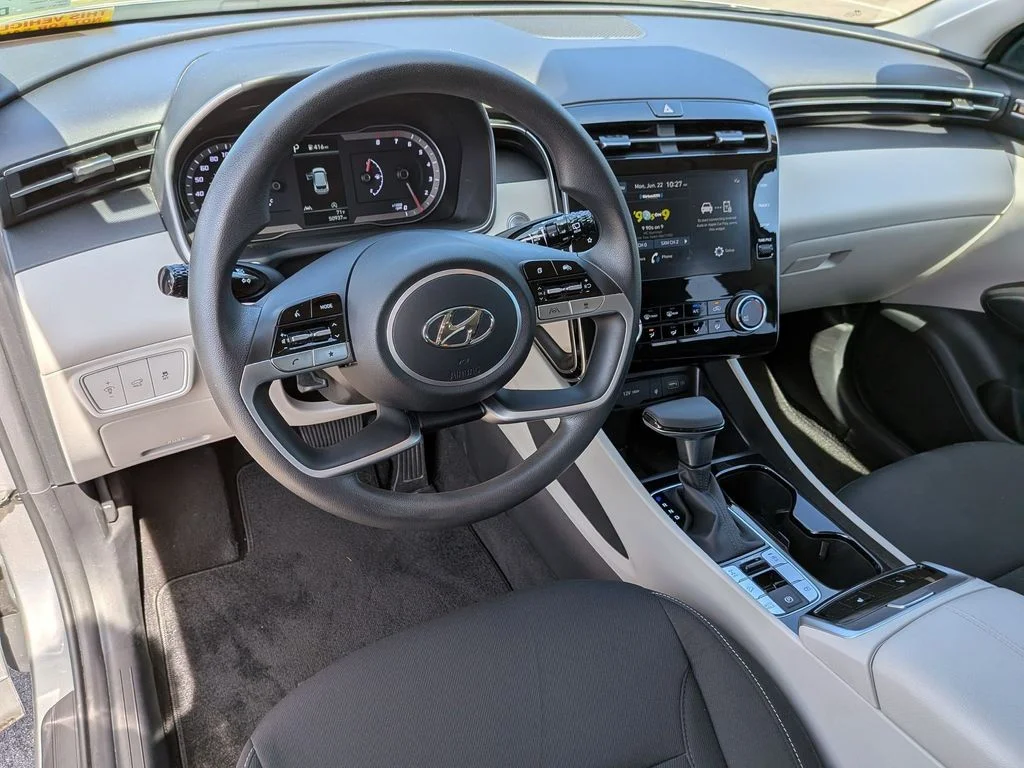 Used 2023 Silver Hyundai SEL image 10