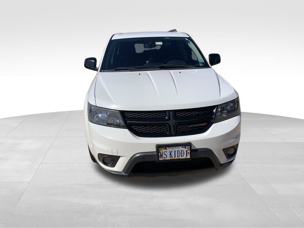 Used 2017 White Dodge SXT image 8