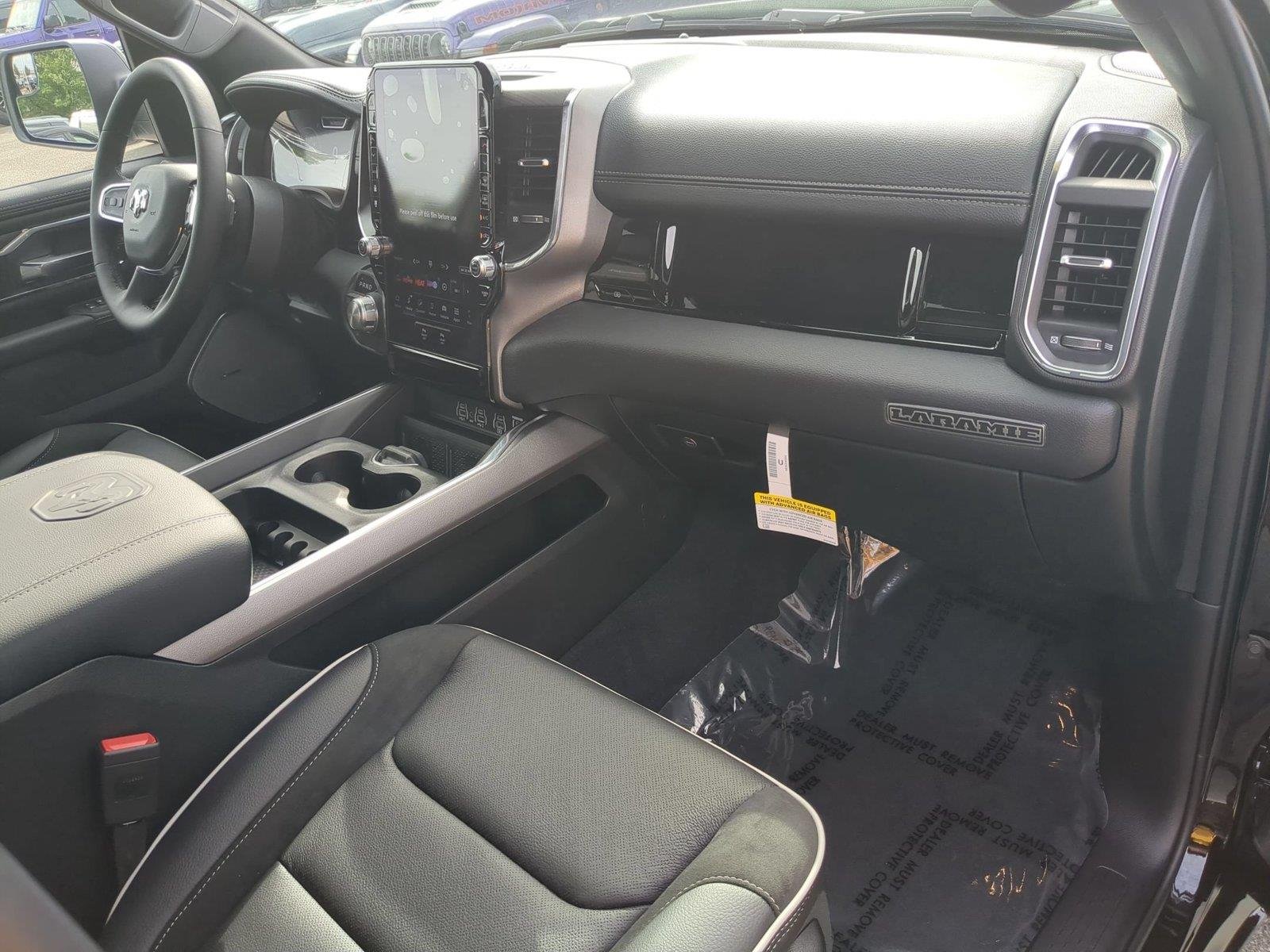 New 2026 Diamond Black Crystal Pearl-Coat Exterior Paint RAM Laramie image 33