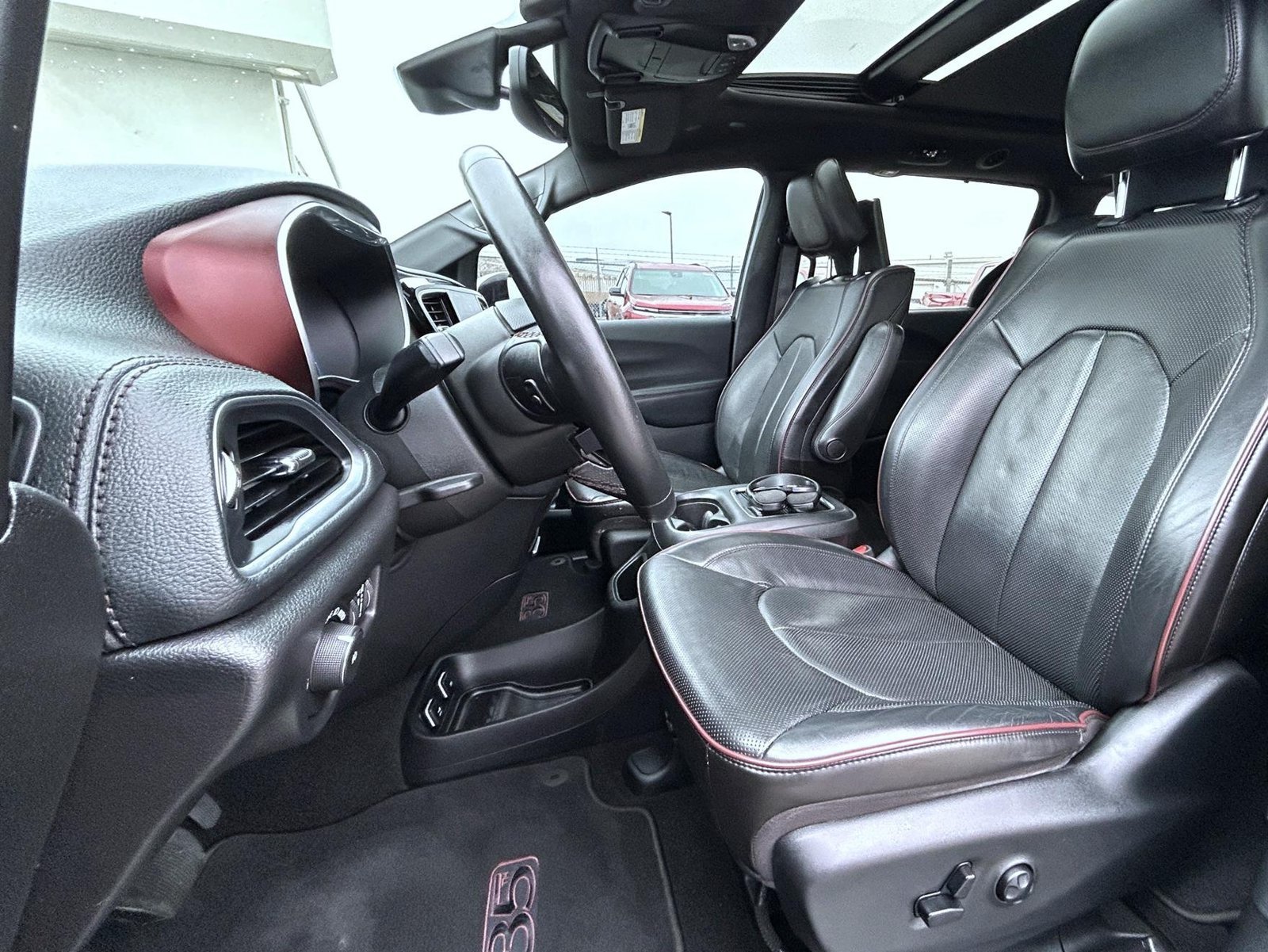 Used 2020 Black Chrysler Limited image 10