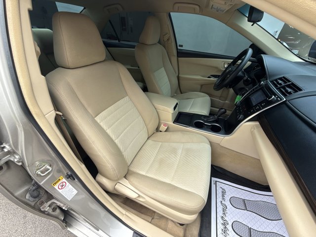 Used 2016  Toyota  image 20