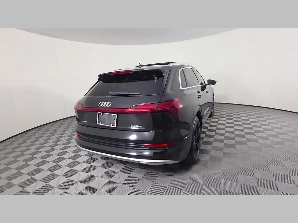 Used 2022 Brilliant Black Audi Premium image 39