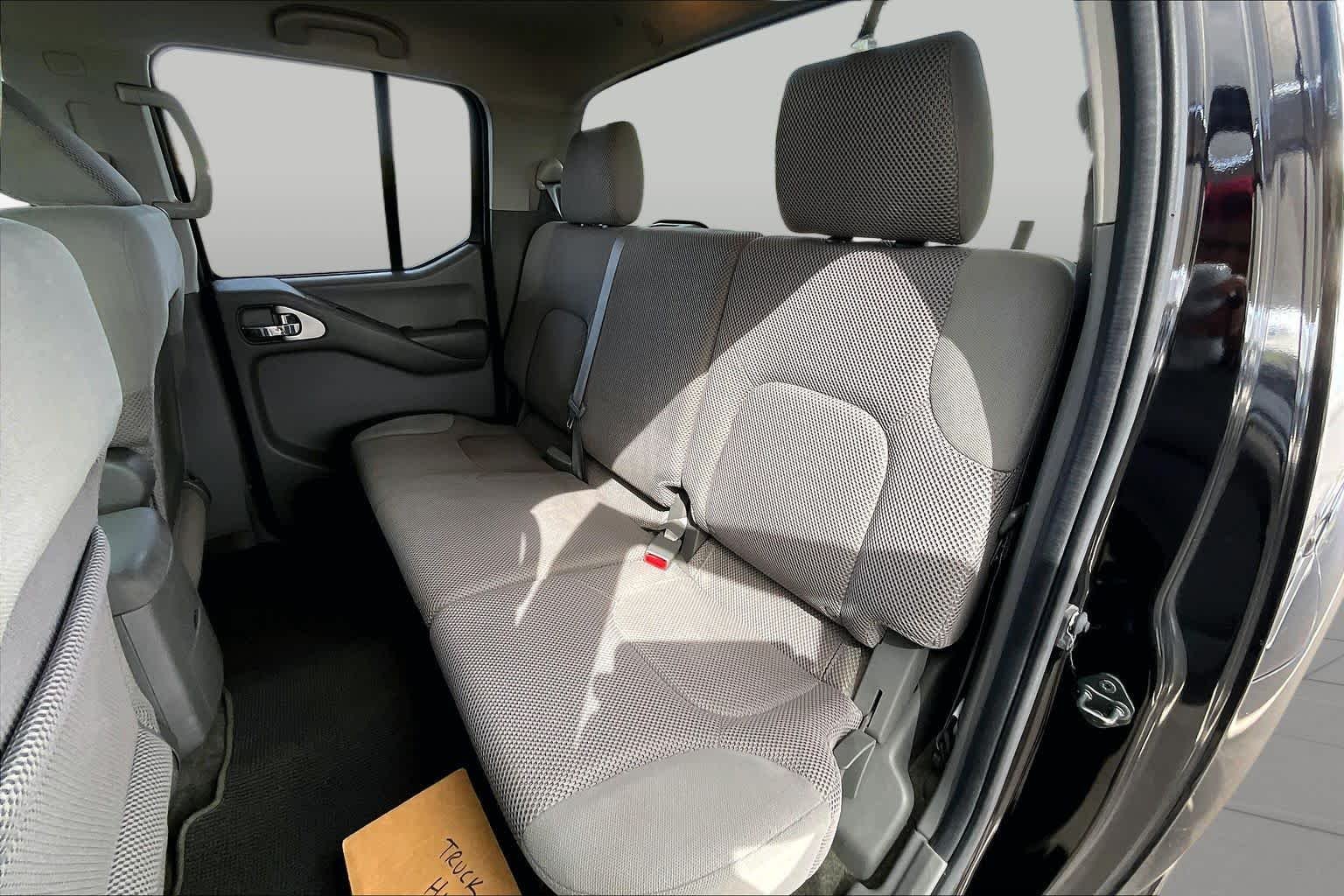 Used 2010 Super Black Nissan SE image 18
