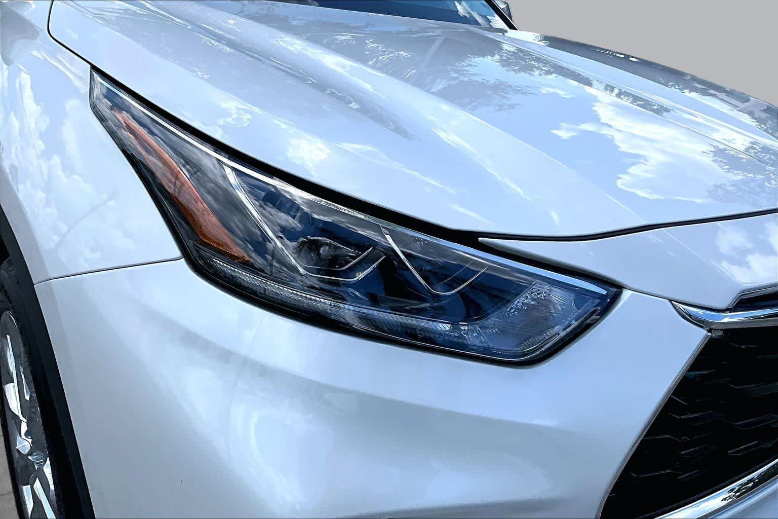 Used 2025 Wind Chill Pearl Toyota Hybrid Limited image 28