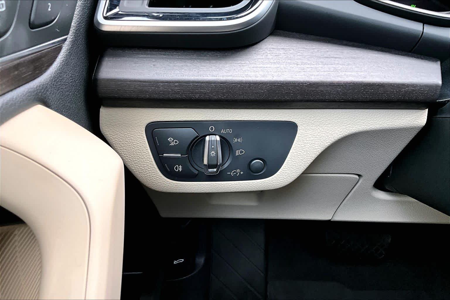 Used 2025 Glacier White Metallic Audi S line Premium Plus image 34