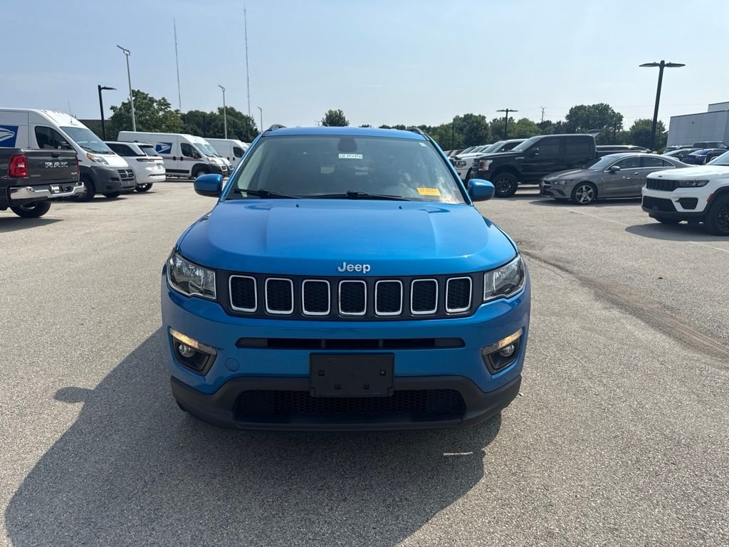 Used 2018 Blue Jeep Latitude image 2