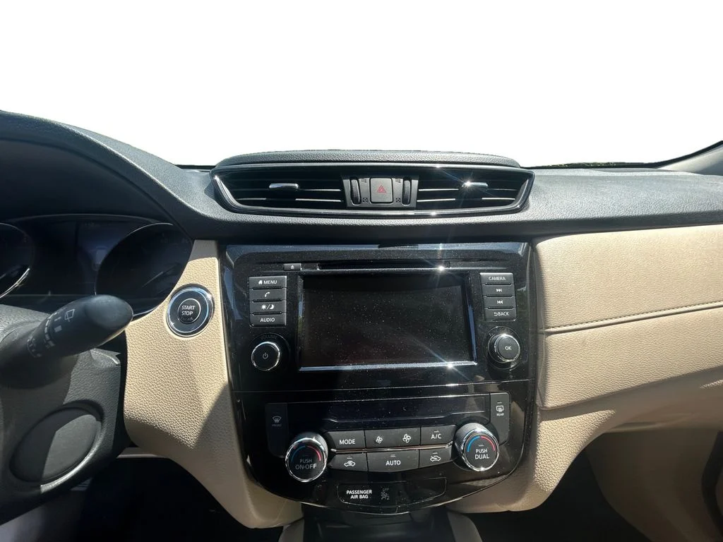 Used 2019 Pearl White Nissan SV image 11
