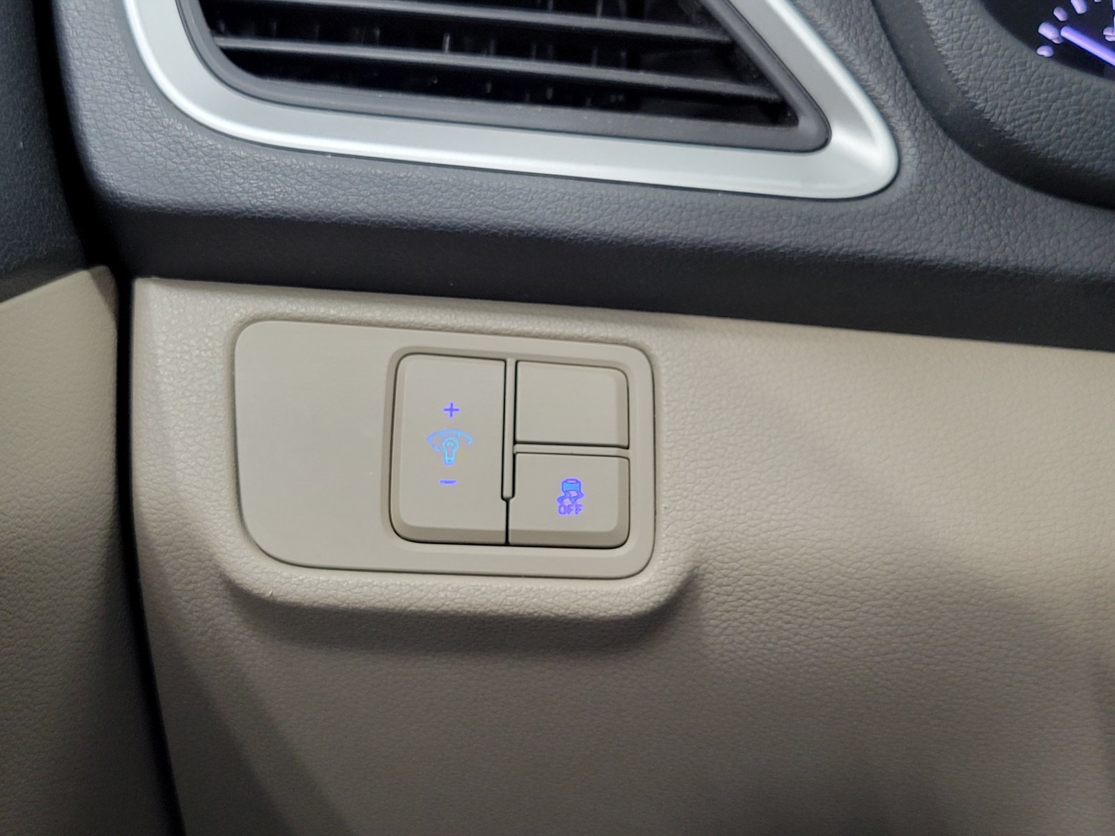 Used 2022 White Hyundai Limited image 15