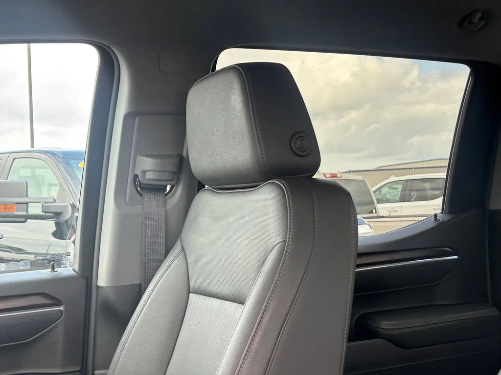 Used 2025 White GMC SLT image 14