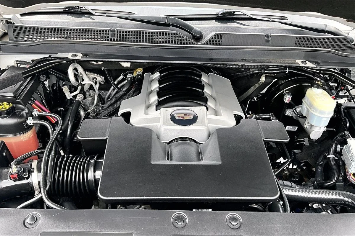 Used 2020 White Cadillac Luxury image 31