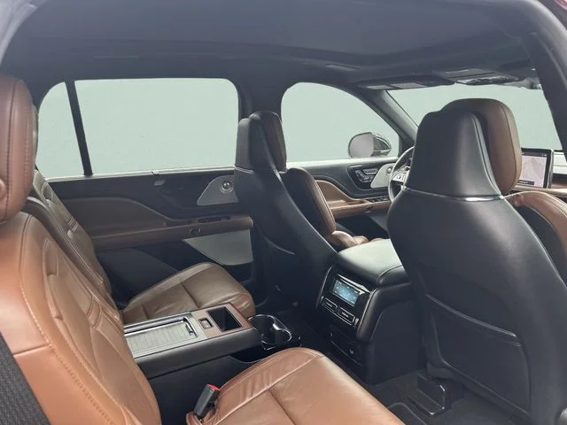 Used 2020 Red Lincoln Reserve image 20