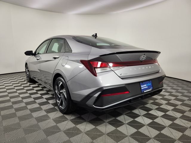 Used 2025 Silver Hyundai SEL Sport image 3