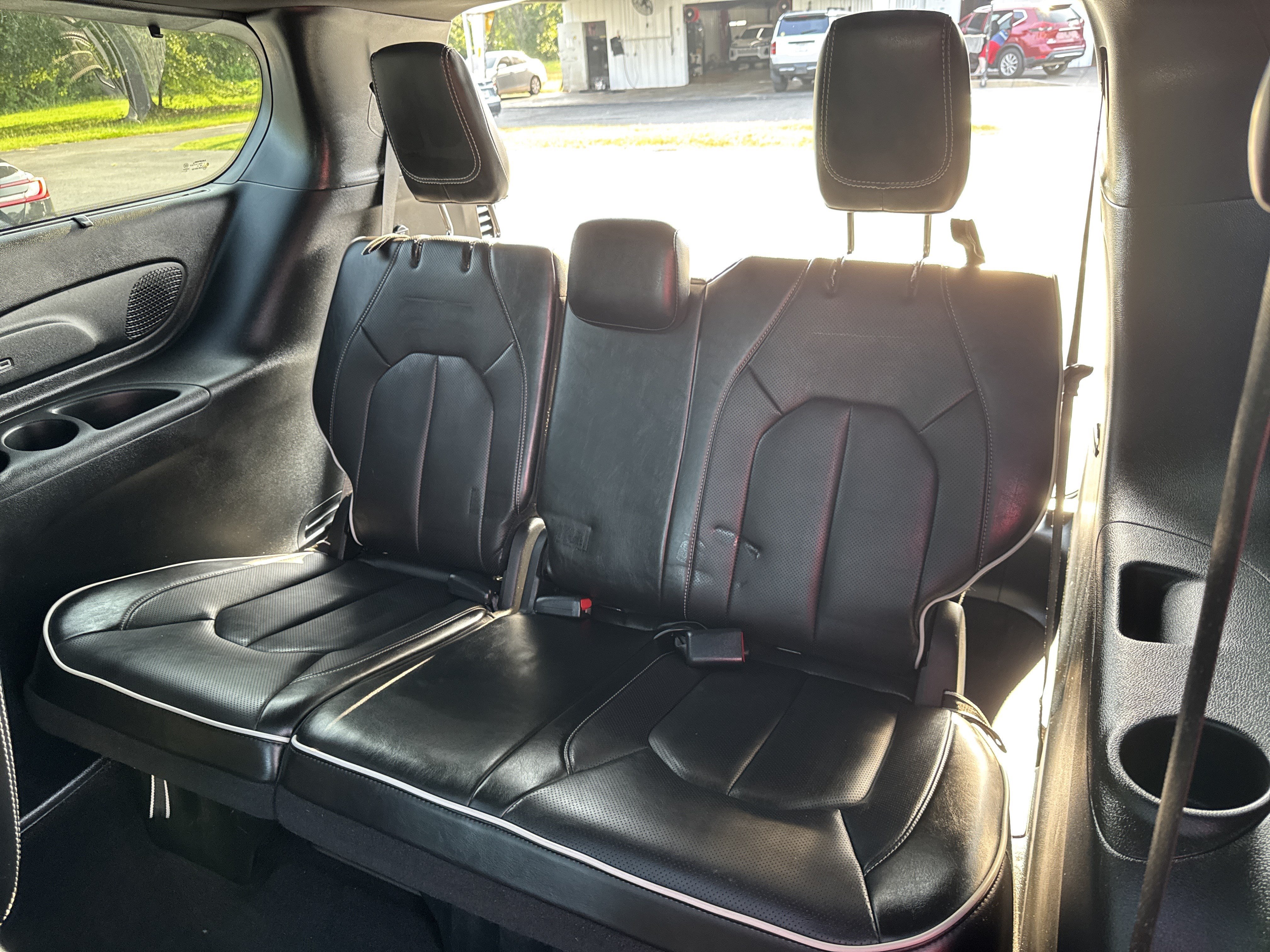 Used 2025 Diamond Black Crystal Pearlcoat Chrysler Limited image 29