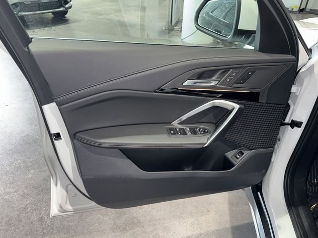 New 2026 Mineral White Metallic BMW xDrive28i image 13