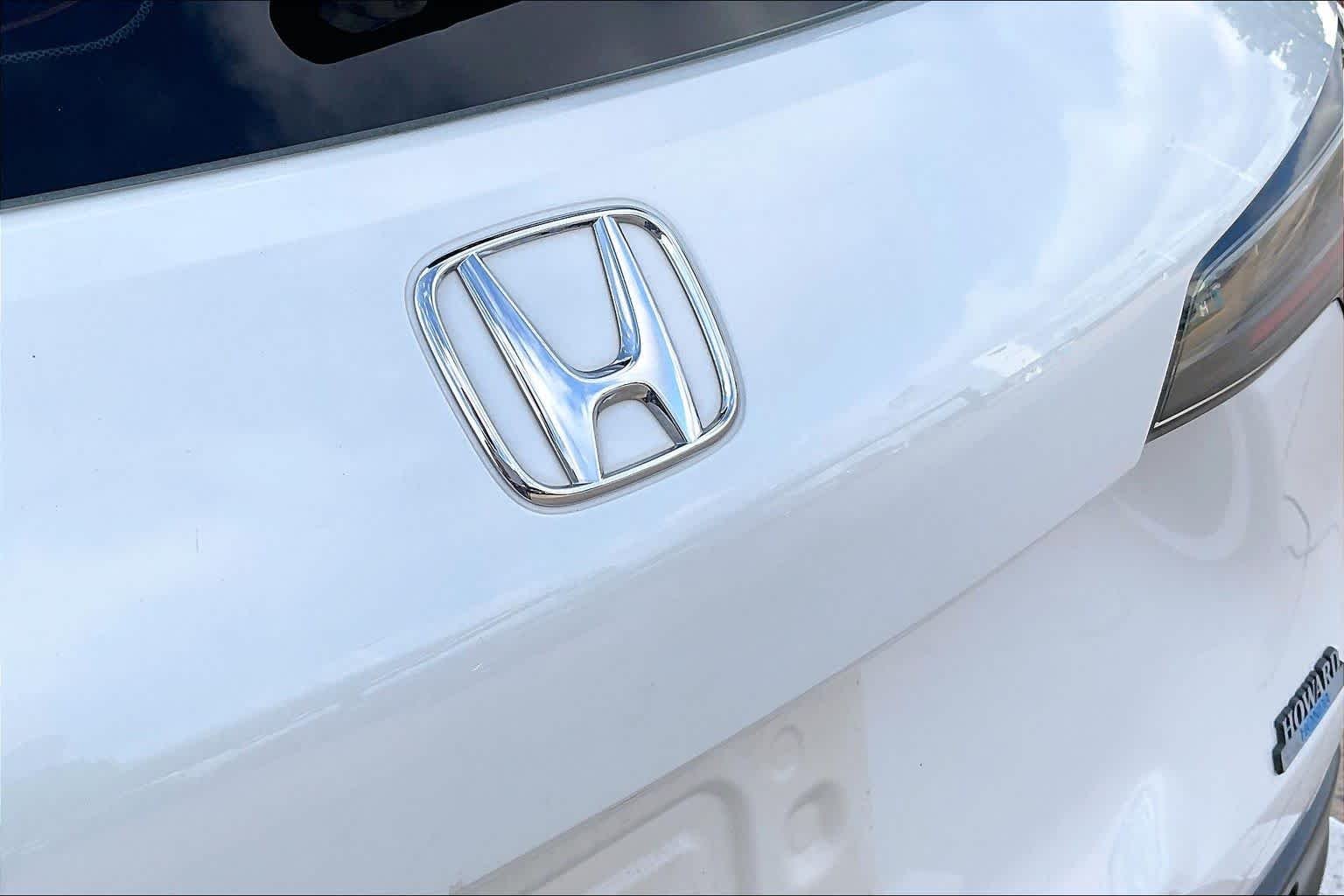 Used 2023 Platinum White Pearl Honda LX image 30