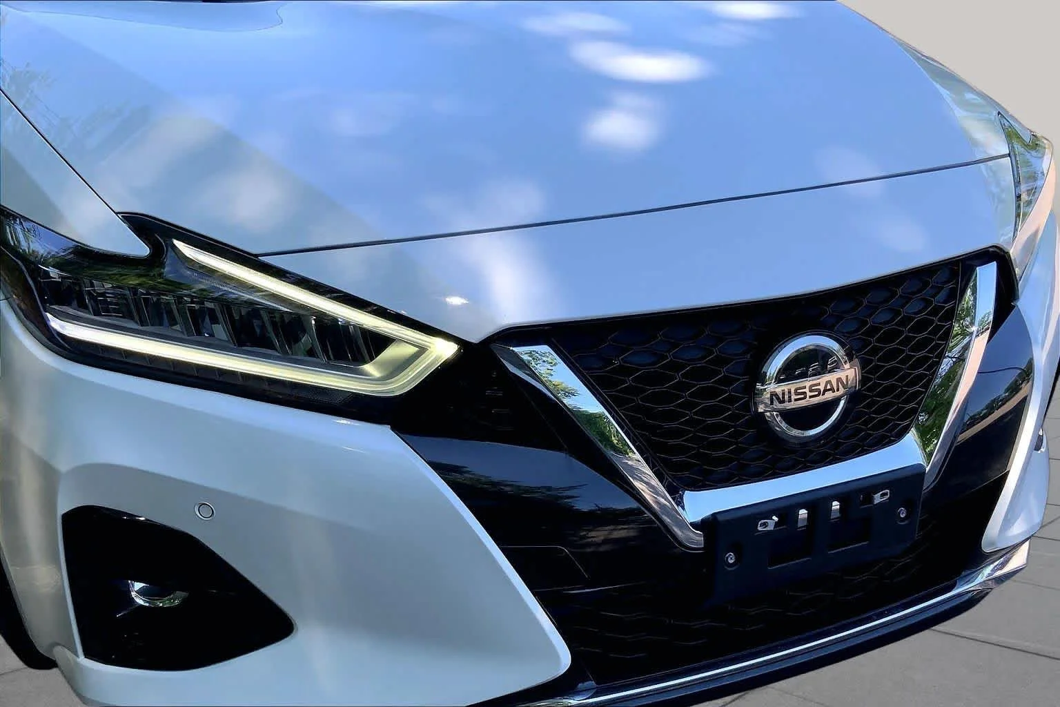 Used 2019 Pearl White Tricoat Nissan Platinum image 29