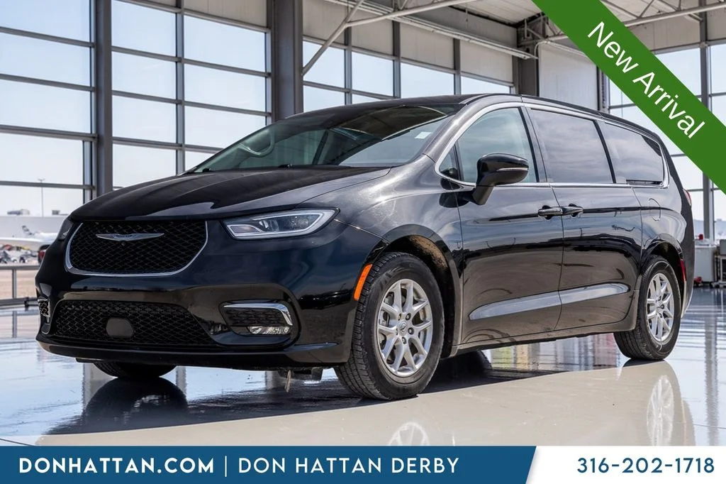2023 Chrysler Pacifica Touring L's photo