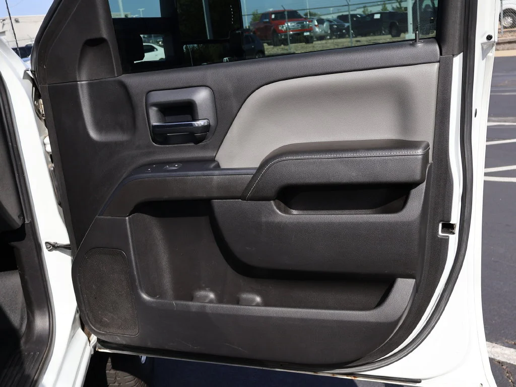Used 2015 White Chevrolet Work Truck image 34