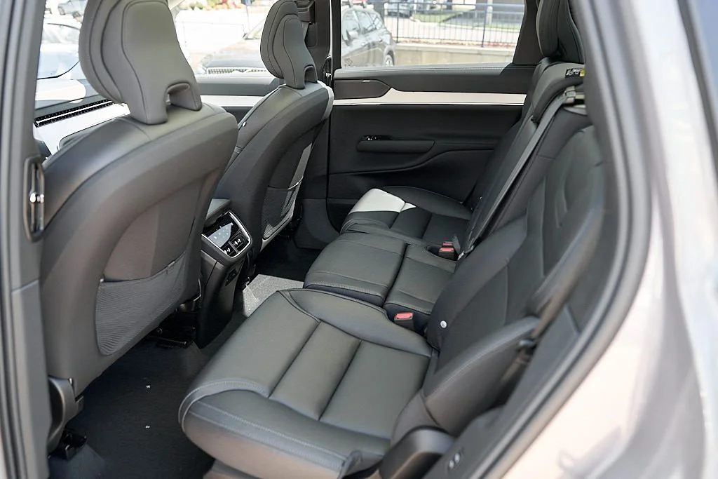 New 2026 Aurora Silver Volvo Ultra image 22