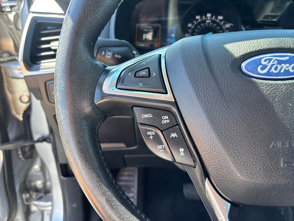 Used 2022 Silver Ford SEL image 12