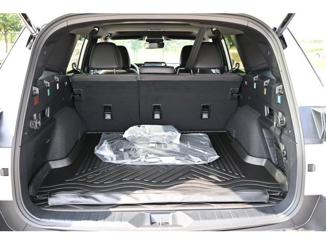 New 2026 CRYSTAL WHITE PEARL Subaru Limited image 14