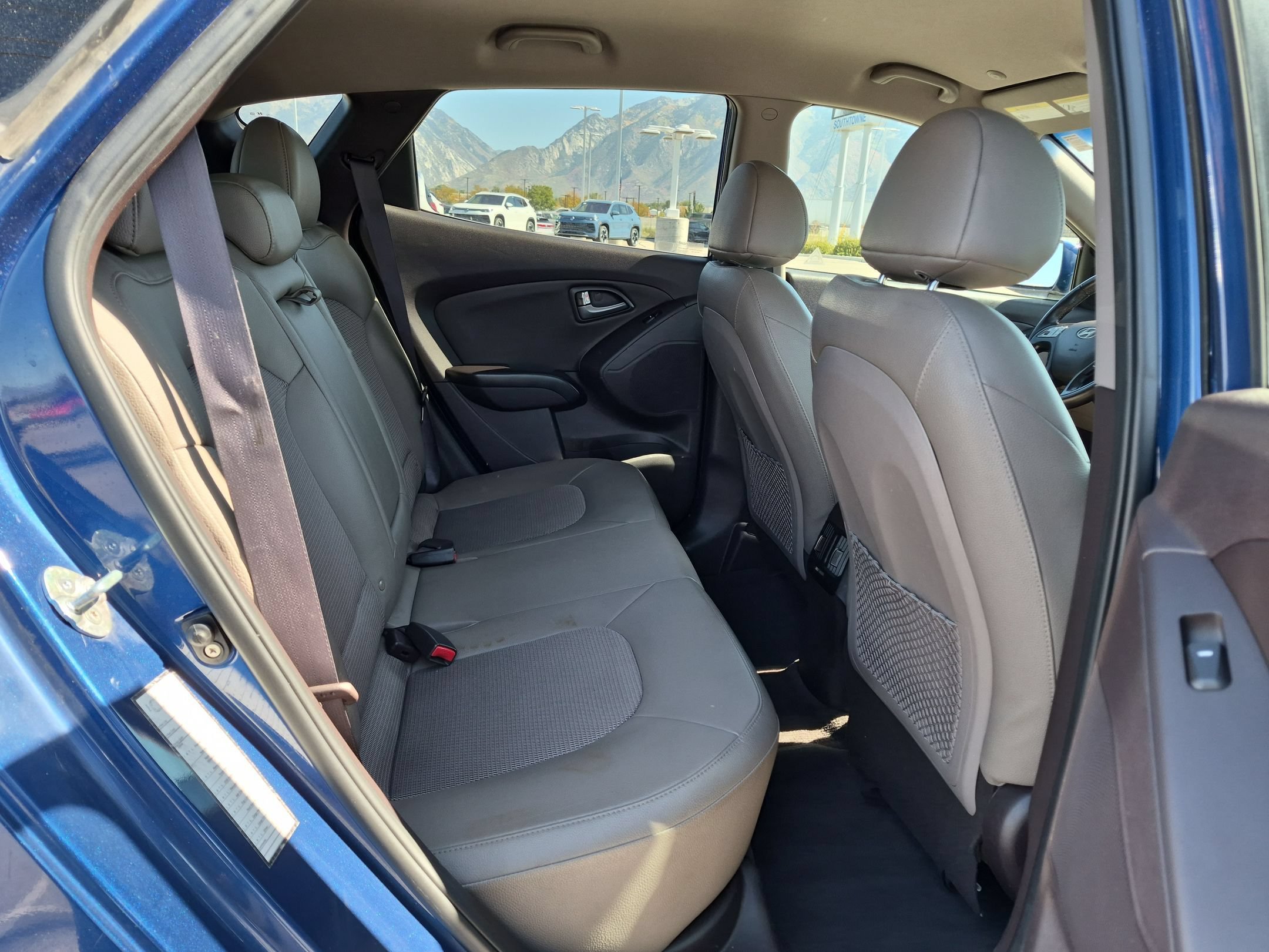 Used 2014 Laguna Blue Metallic Hyundai SE image 28