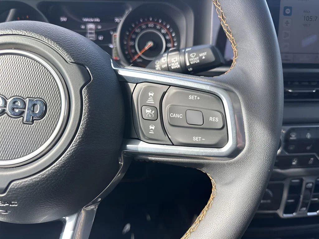 Used 2025 White Jeep Sahara image 14