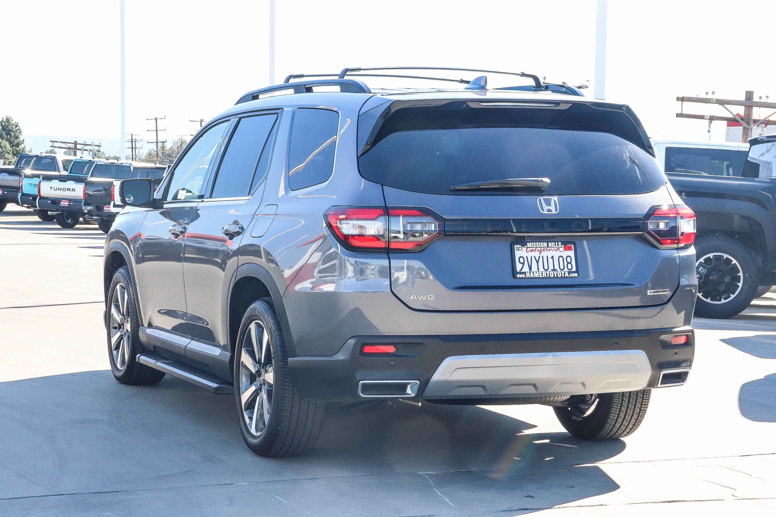 Used 2025 Modern Steel Metallic Honda Touring image 4