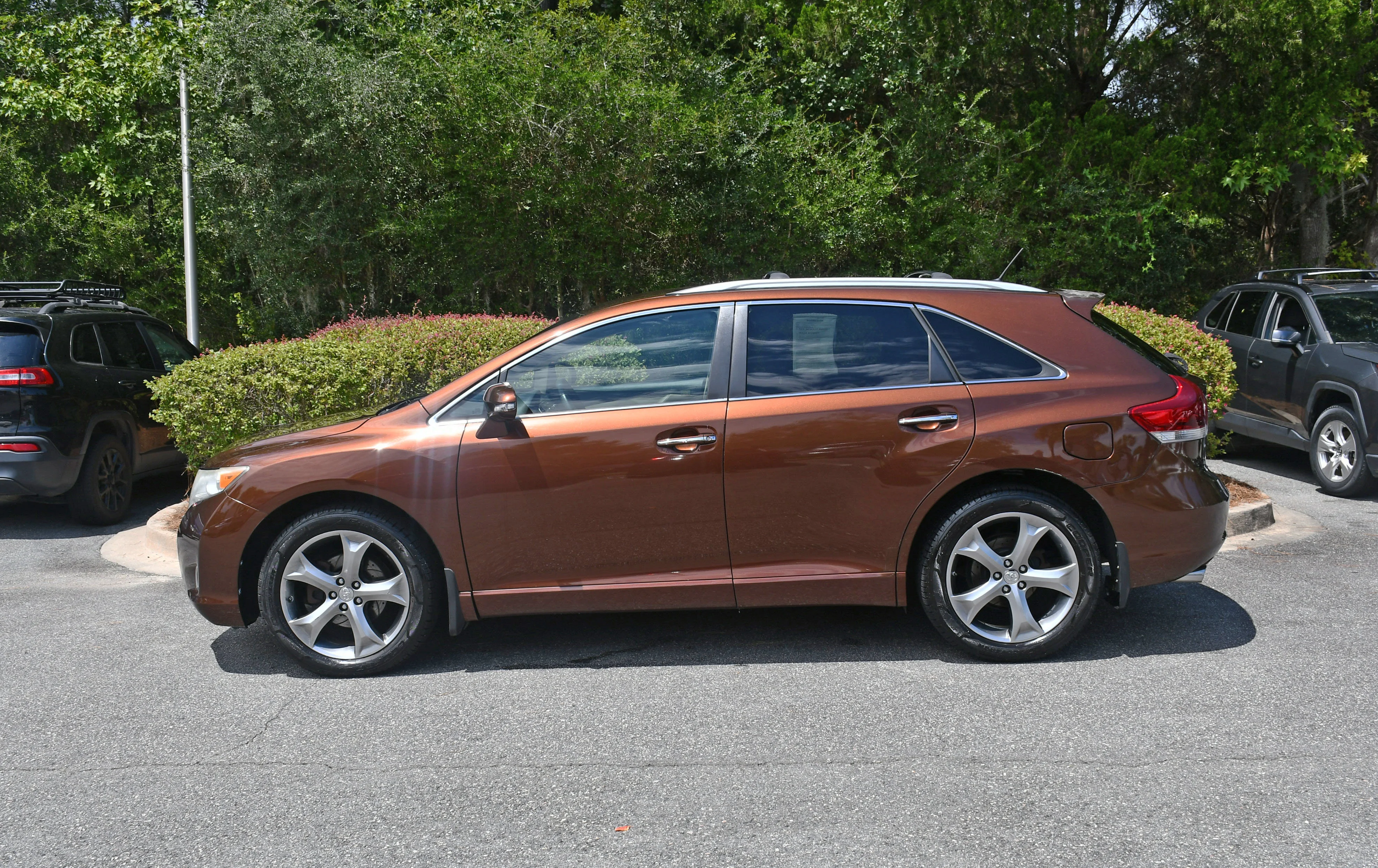 Used 2014 Brown Toyota XLE image 2
