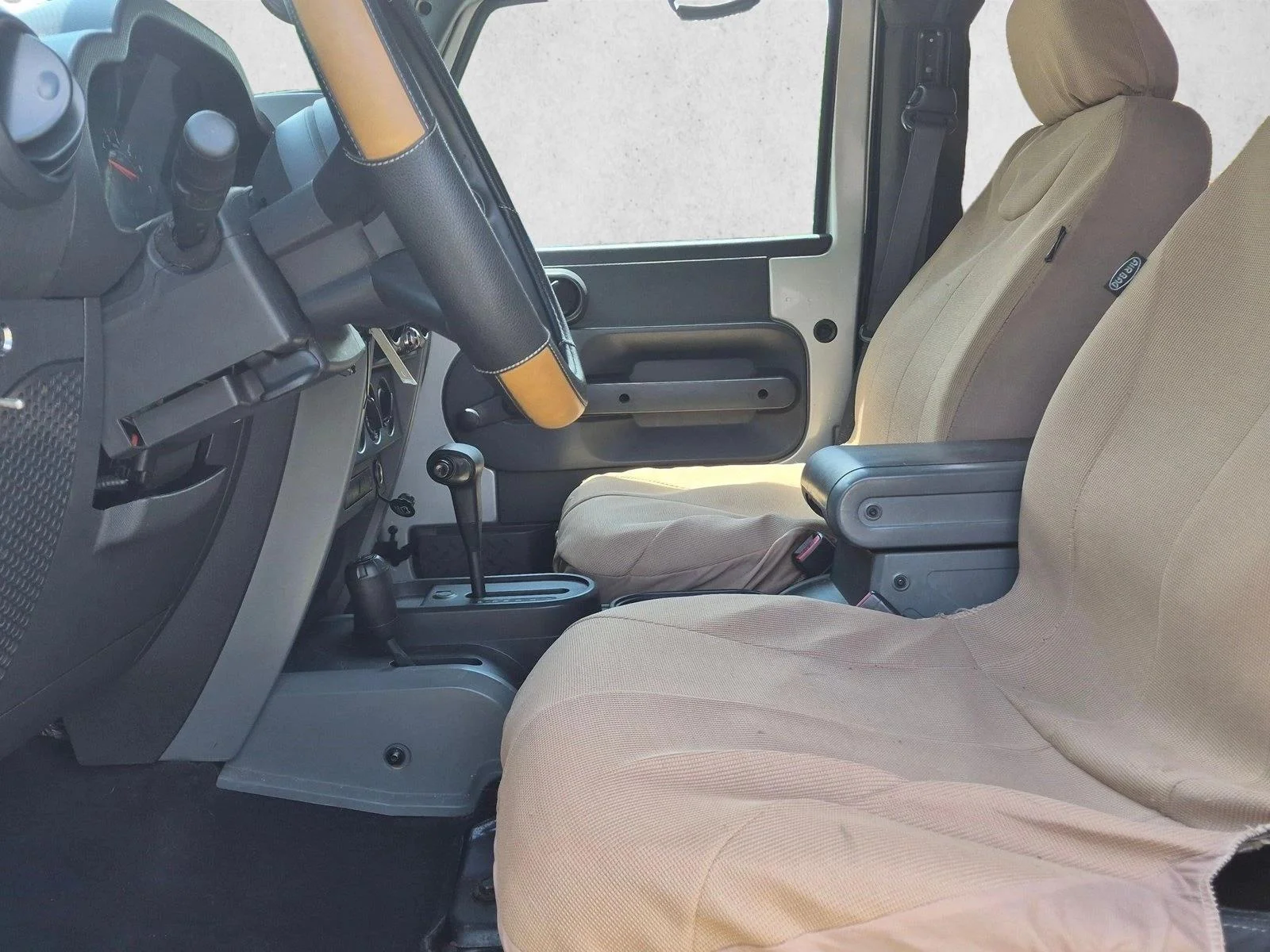 Used 2007 Silver/Gray Jeep X image 9