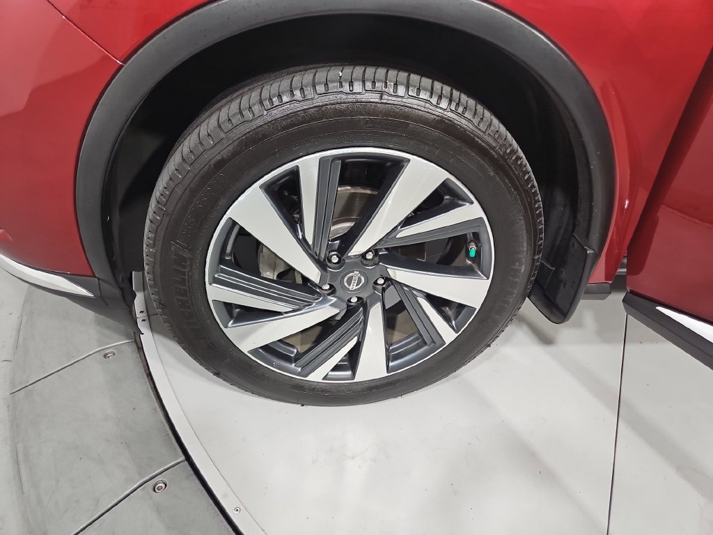 Used 2018 Red Nissan Platinum image 27