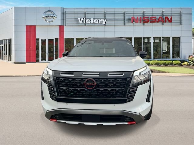 New 2026 Everest White Pearl TriCoat / Super Black Two-tone Nissan Rock Creek® image 8