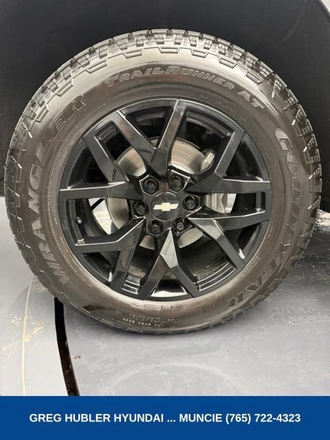 Used 2022 Black Chevrolet Z71 image 45