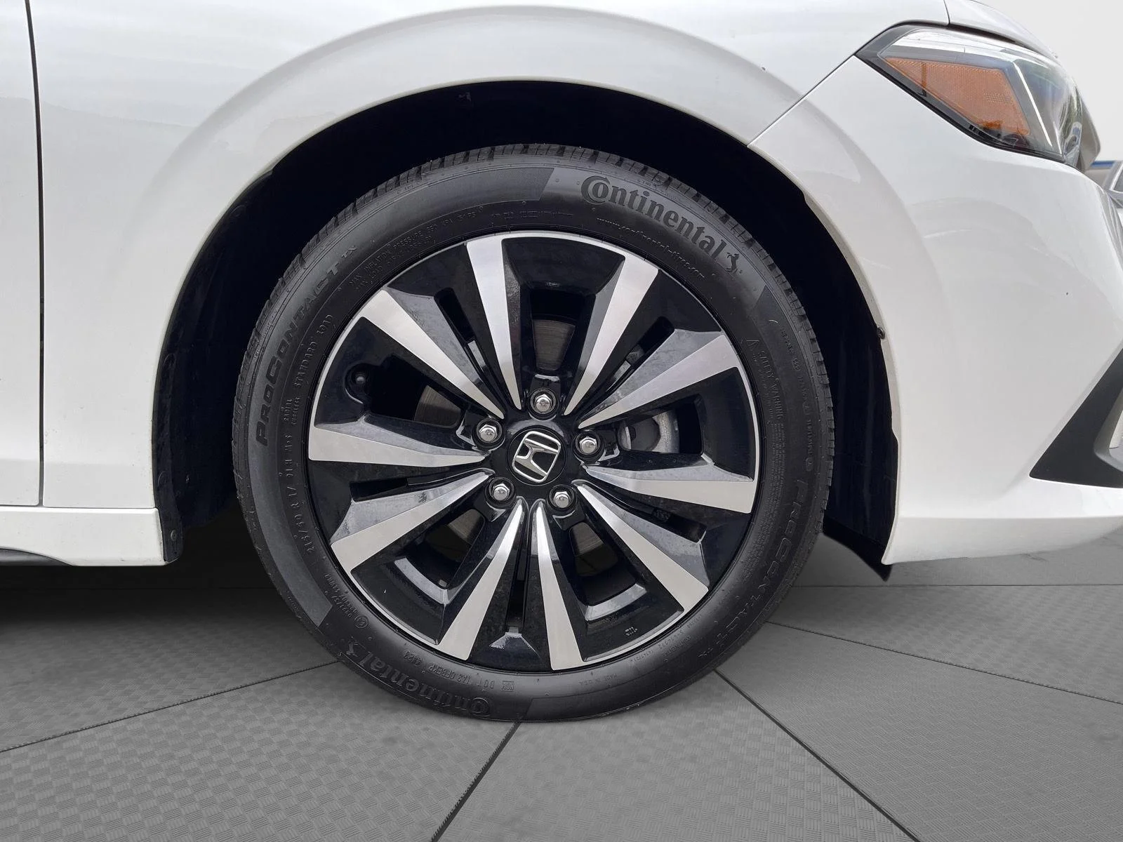 Used 2024 Platinum White Pearl Honda EX-L image 21