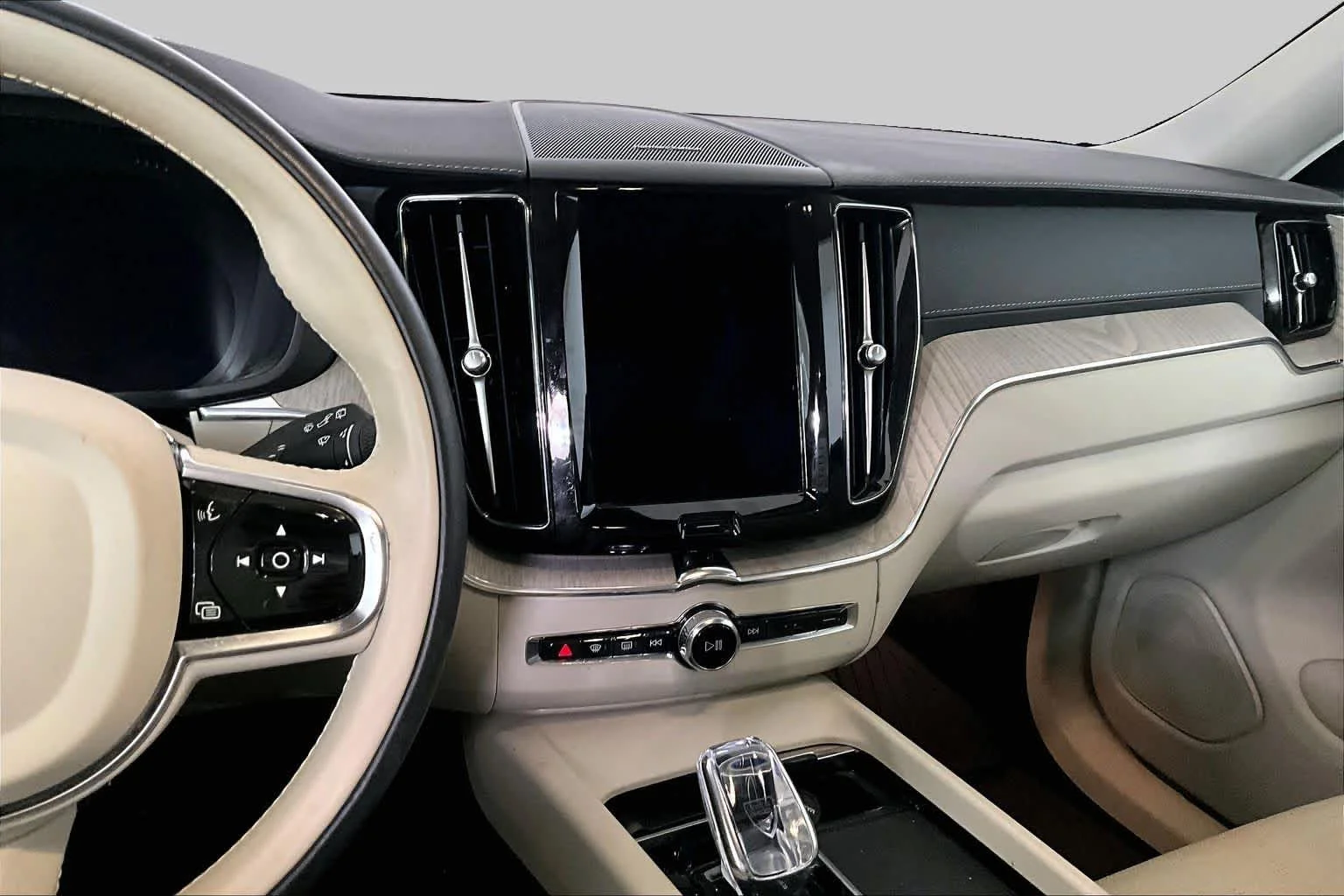 Used 2022 Crystal White Metallic Volvo Inscription image 7