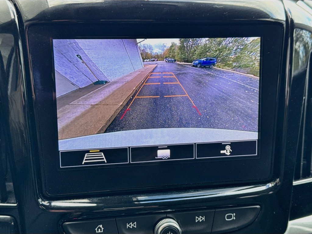 Used 2020 SUMMIT WHITE Chevrolet LT Cloth image 16
