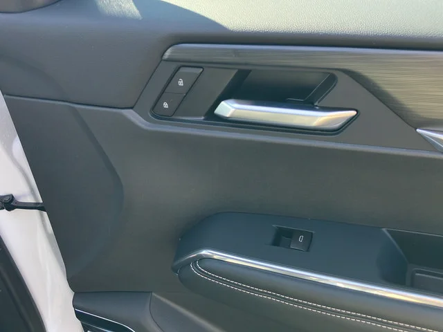 New 2026 Glacier White Tricoat GMC Elevation image 30