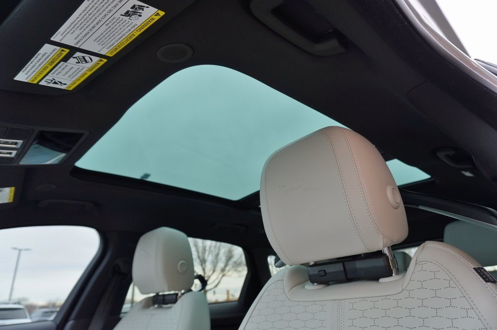 2025 JAGUAR F-PACE - Image 13