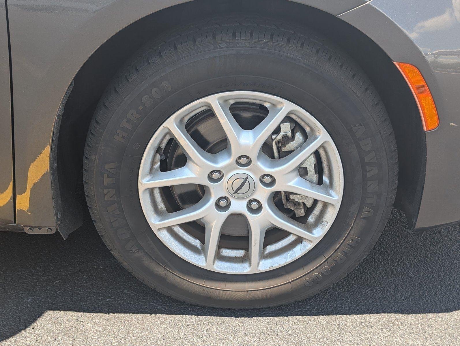 Used 2023 Granite Crystal Metallic Clearcoat Chrysler Touring L image 38