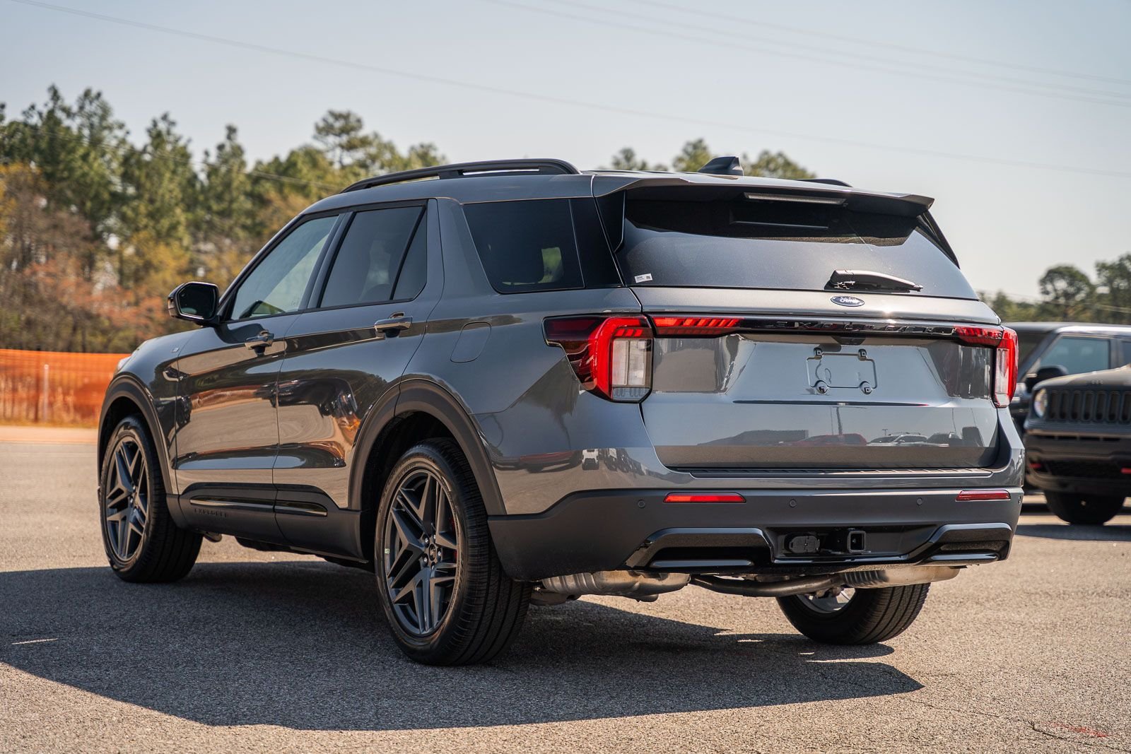 New 2026 Carbonized Gray Metallic Ford ST-Line image 4