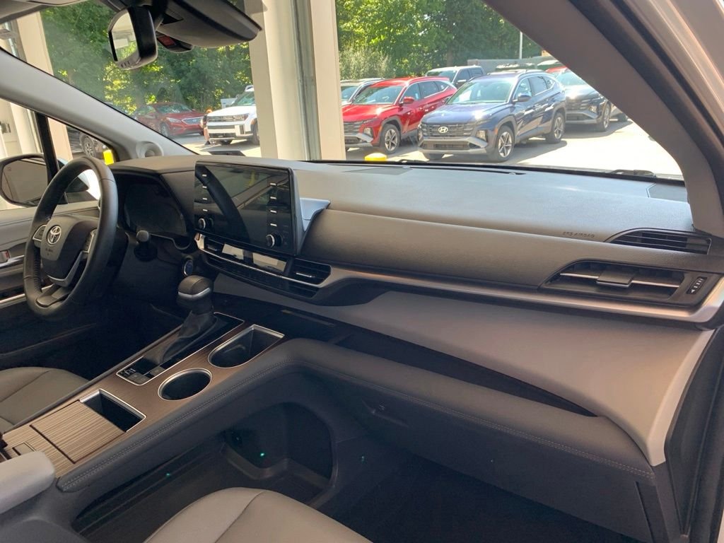 2024 Toyota Sienna XLE - Photo 21