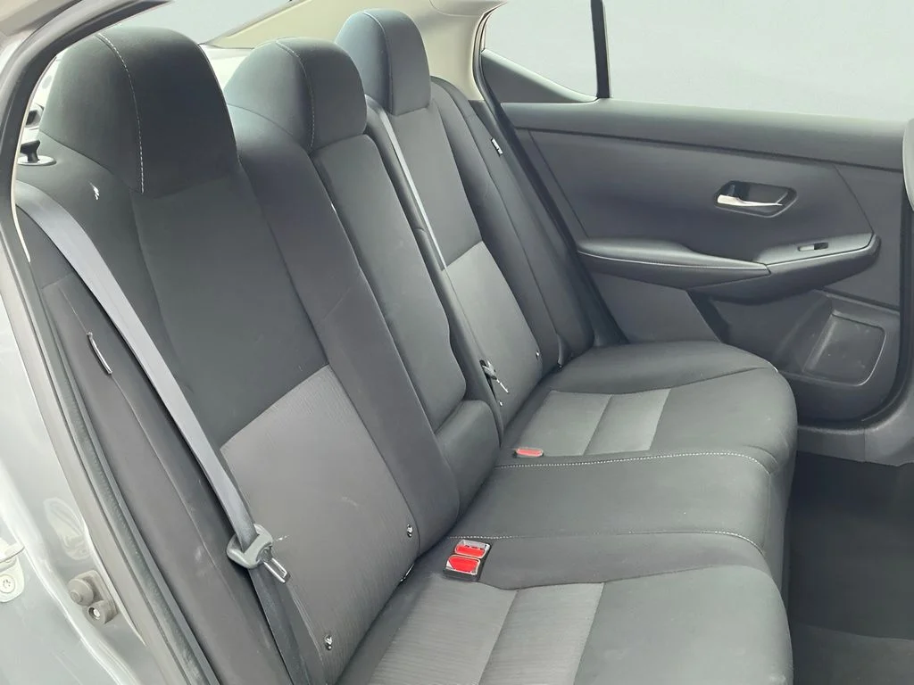 Used 2022 Gray Nissan SV image 17