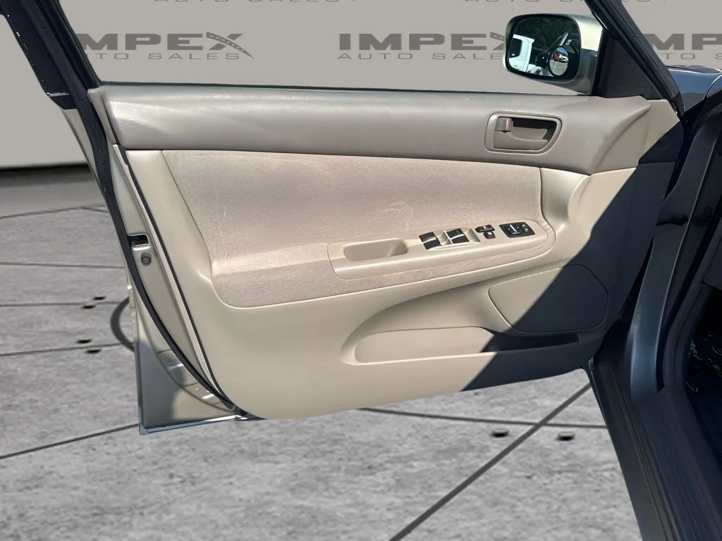 Used 2003 Beige Toyota LE image 18