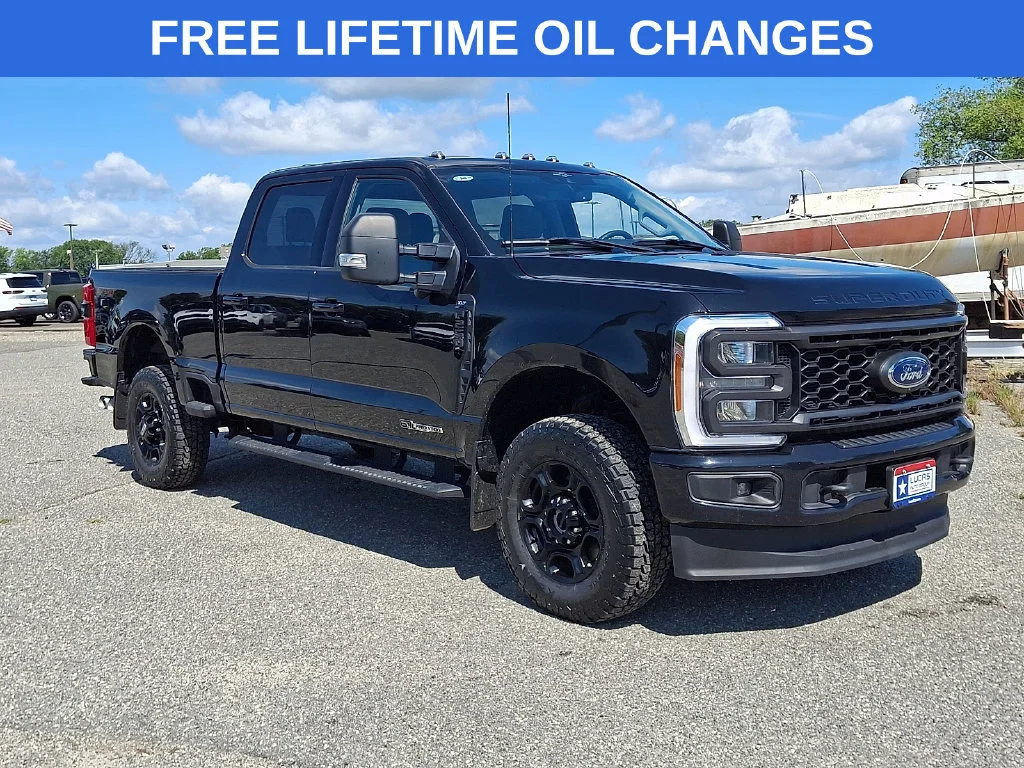 Used 2023  Ford XL image 1