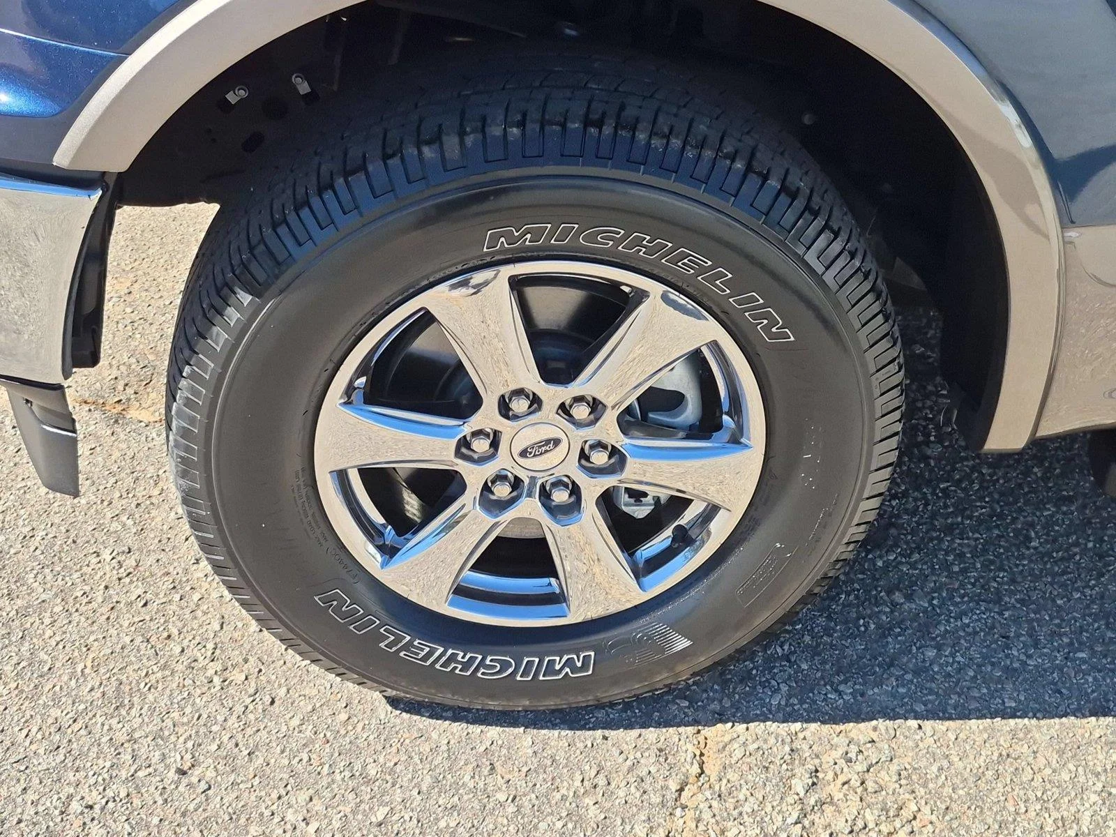 Used 2018 Blue Jeans Metallic Ford LARIAT image 10