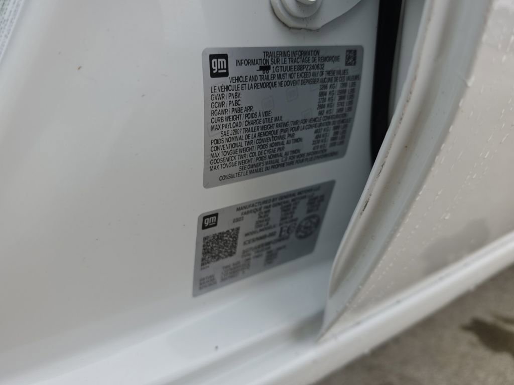 Used 2023 Summit White GMC AT4 image 40
