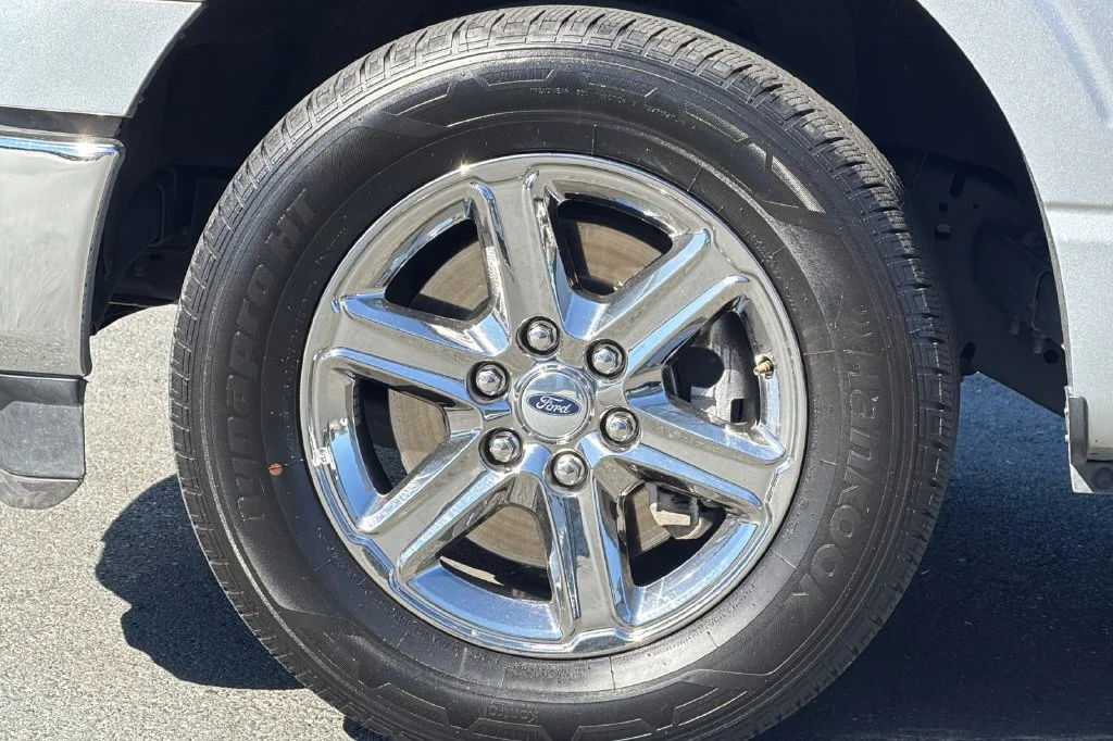 Used 2025 Silver Metallic Ford XLT image 32